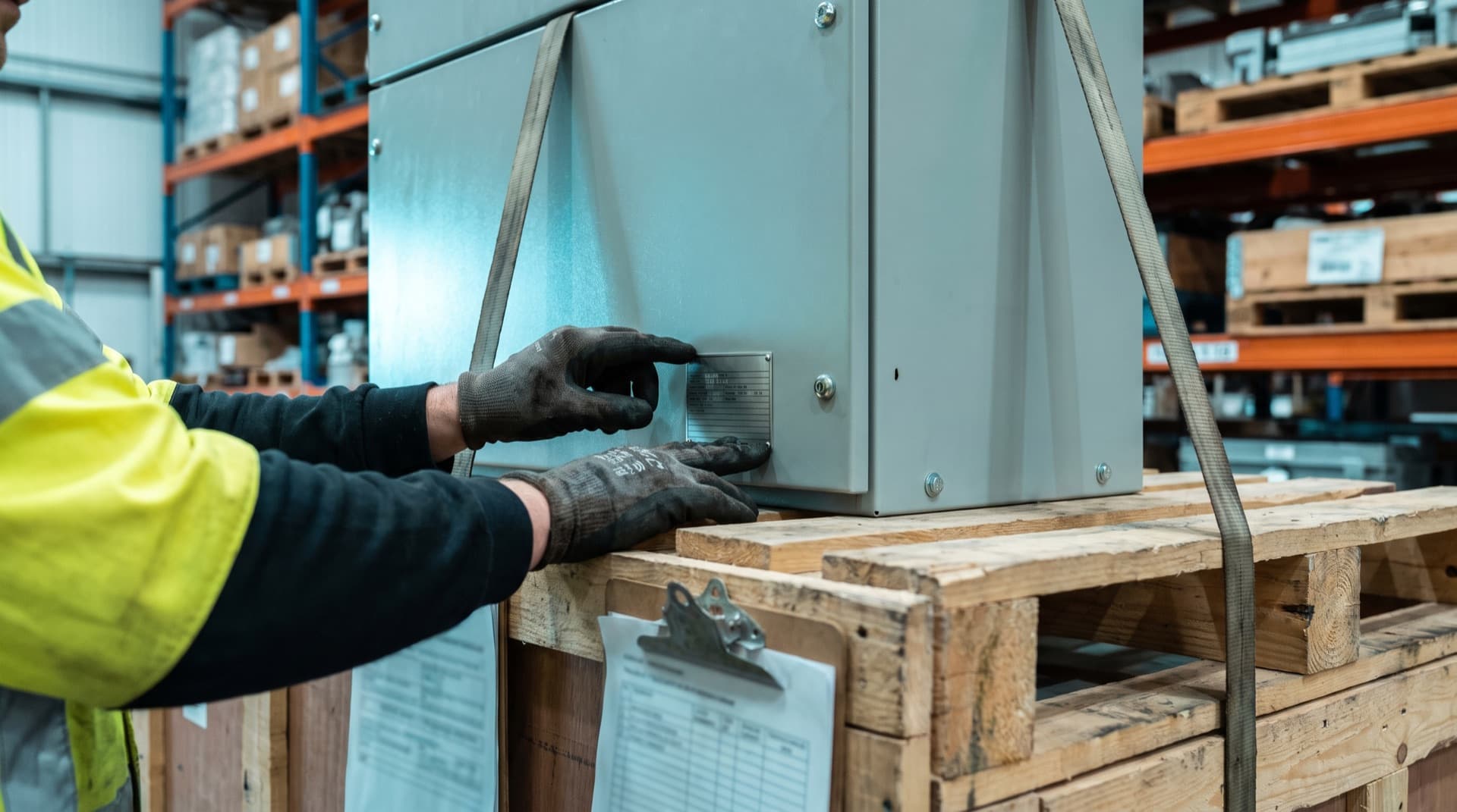 Recepción técnica de un tablero eléctrico en bodega
